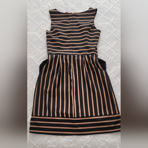 Stylish and Sophisticated Stripe Dress, Size M - Picture 13 of 14